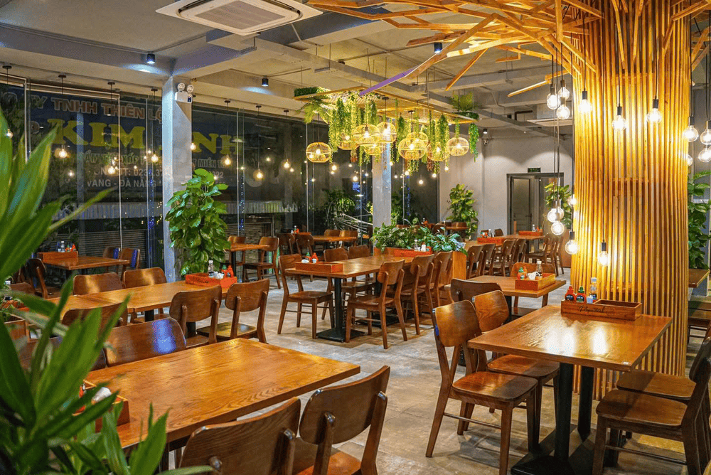 A small, clean, and cozy space evokes the warmth of a family-style dinner (Source: PapaSteak Restaurant)